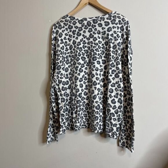 Time And Tru Sweater Womens XXL 20 Leopard Print Gray On White Long Sleeve Soft - Picture 3 of 3